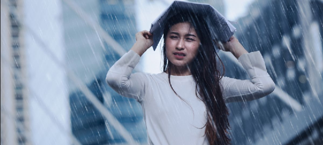 Apakah Harus Mandi Setelah Kehujanan? Ini Saran Dokter
